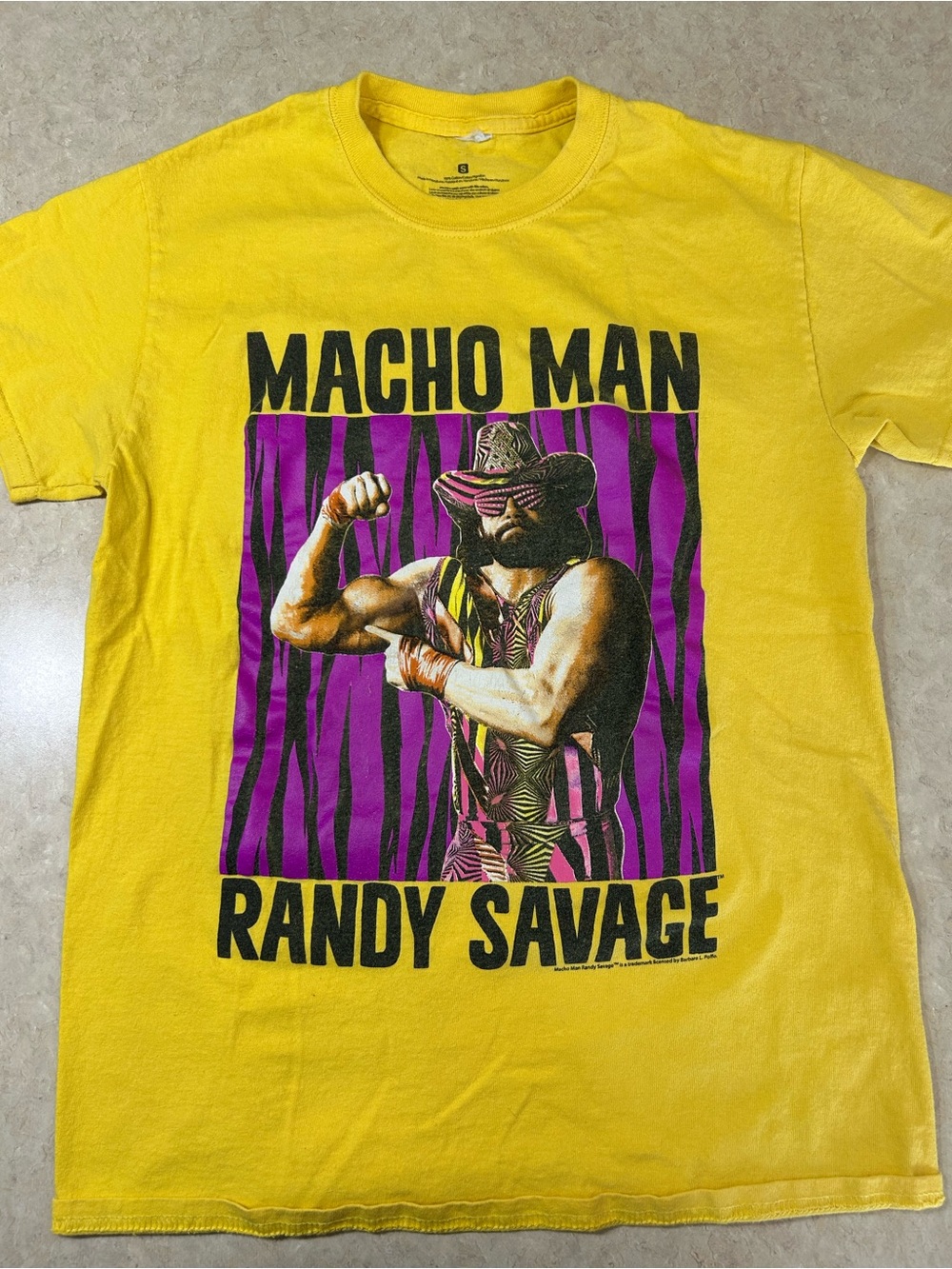 Macho Man Randy Savage WWE Wrestling Graphic T-Shirt Yellow Men’s Small WWF
